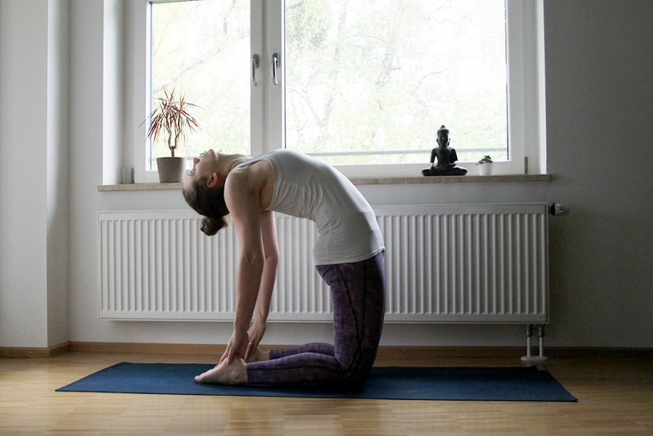 wildandfit_wandern_yoga_vorbereitung_beine-Camel