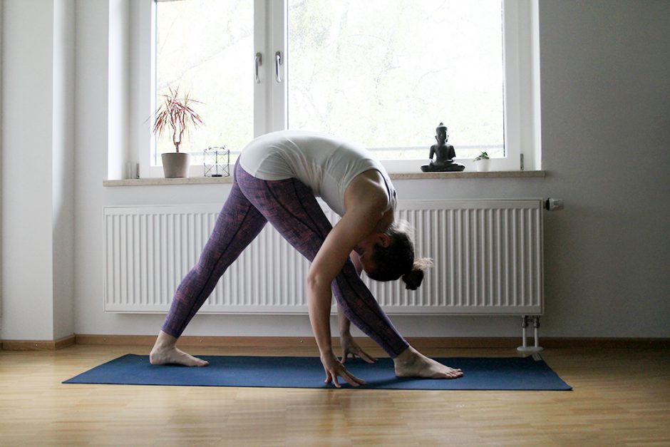 wildandfit_wandern_yoga_vorbereitung_beine-pyramid-pose